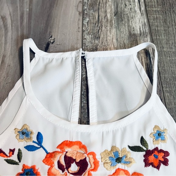 Abercrombie & Fitch Womens Embroidered Blouse  Floral Cold Shoulder Medium NWOT - Picture 4 of 9